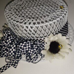 Hat/Honeybee wall décor